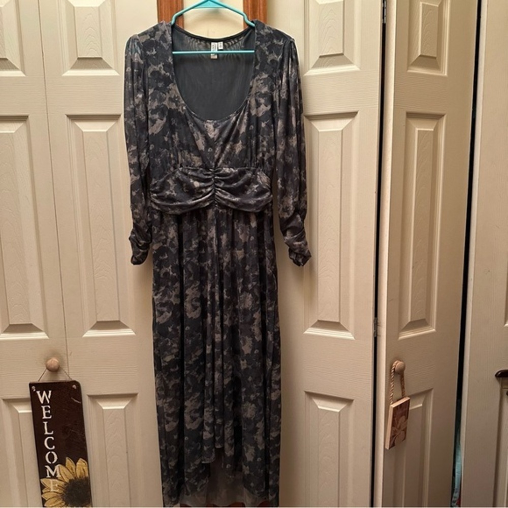 & OTHER STORIES

Gathered Square Neck Midi Dress